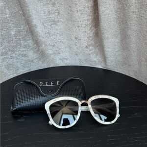 COPY - DIFF Sunglasses - White/Cream